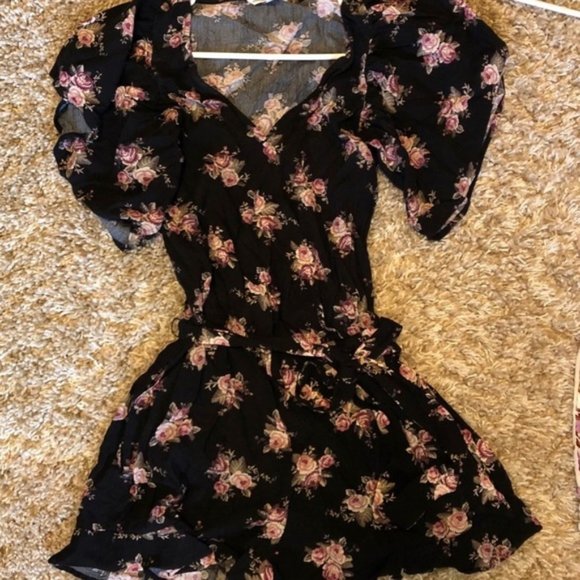 American Eagle Floral Romper - Picture 1 of 2